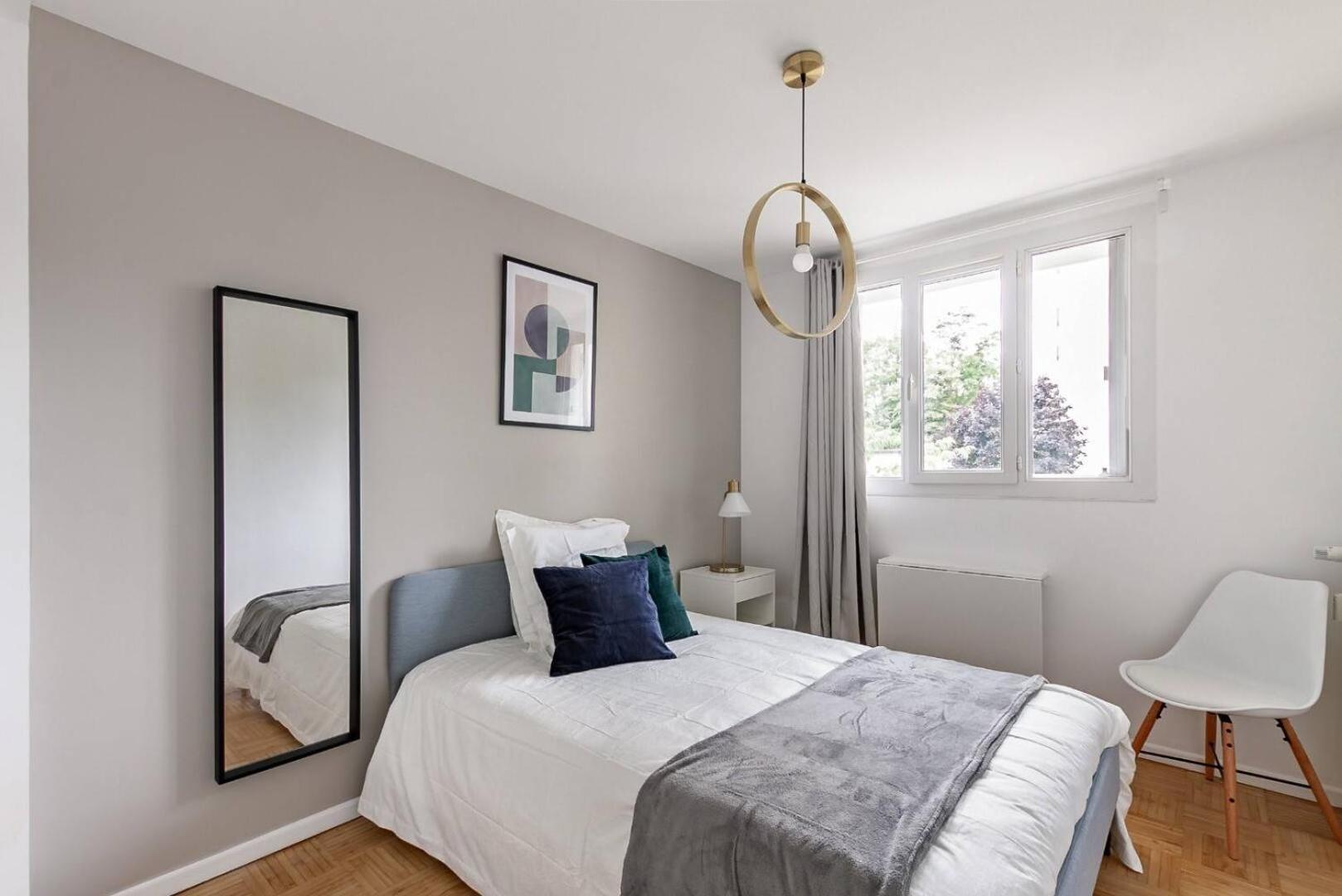 Apartment Empire 51 *